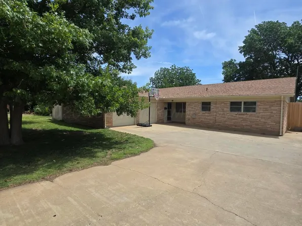 301 Bennett Dr, Dumas, TX 79029