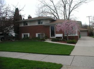 9698 Katherine St, Taylor, MI 48180