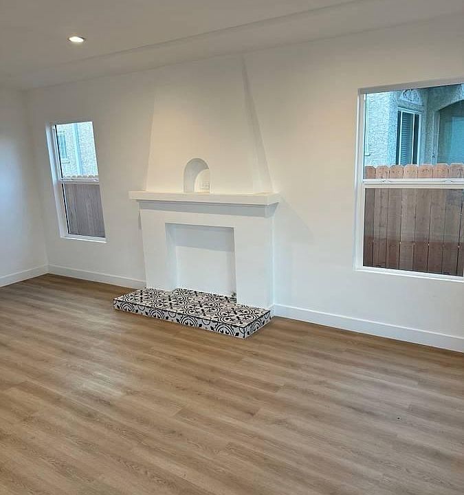 1st image of 1044 W 84th Pl