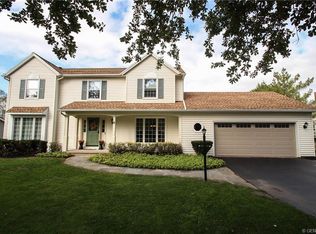 6 Brewster Ln, Pittsford, NY 14534