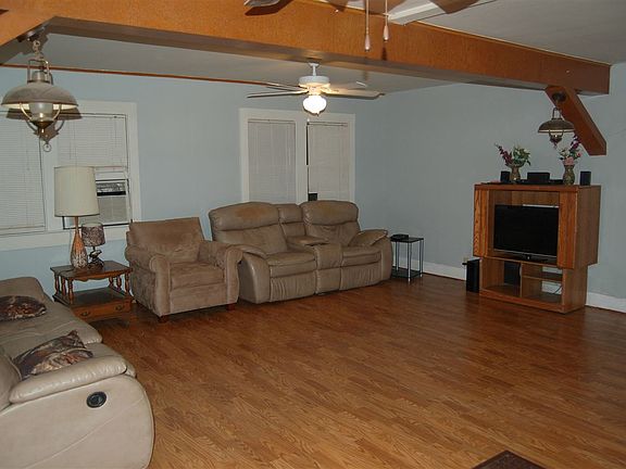 4th image of 818 W 8th St