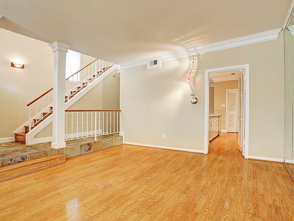 3rd image of 5813 Lynbrook Dr #85