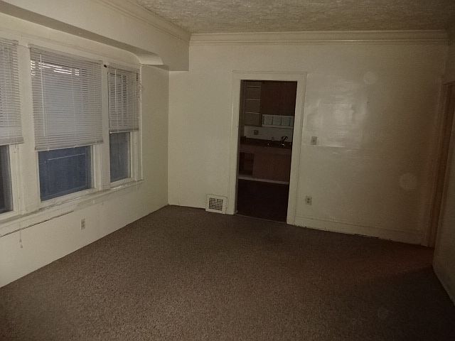 1st image of 2081 Marlowe Ave
