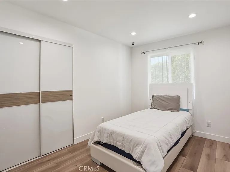 6620 Bellaire Ave — Photo 5