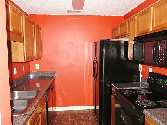5th image of 900 Brickleridge Ln SE