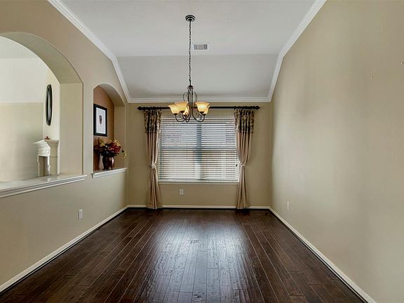 3rd image of 956 Umbria Ln