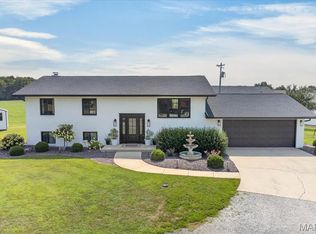 1670 Fayette St, Carlyle, IL 62231