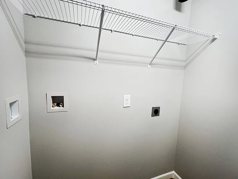 3 Bedroom Arlington Washer & Dryer Connections