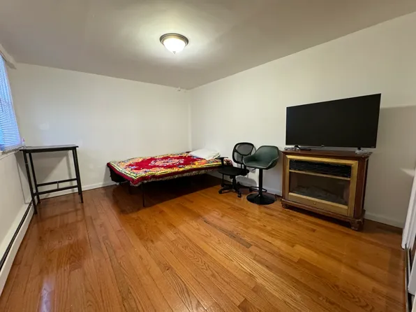 110 33rd Street image 9 of 12