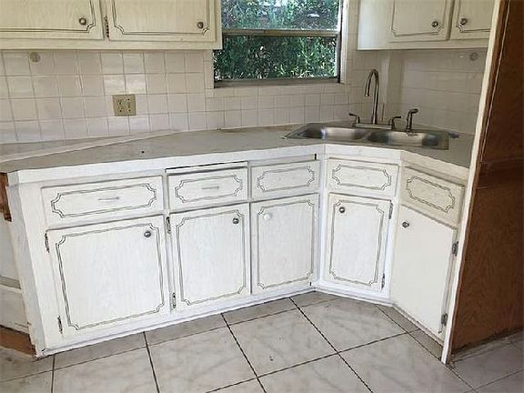 3rd image of 1541 Semon Dr #15
