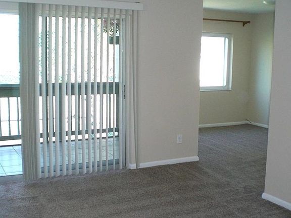 living/dining space w slider to balcony