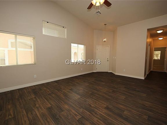 5th image of 320 Sierra Breeze Ave