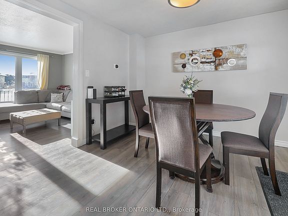 4th image of 8 Winter Ct