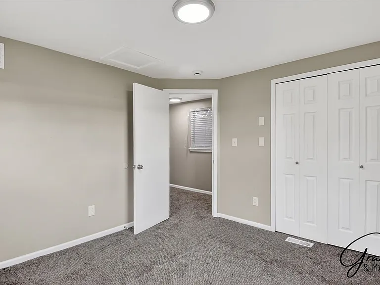 11319 Chalmers Ave — Photo 22