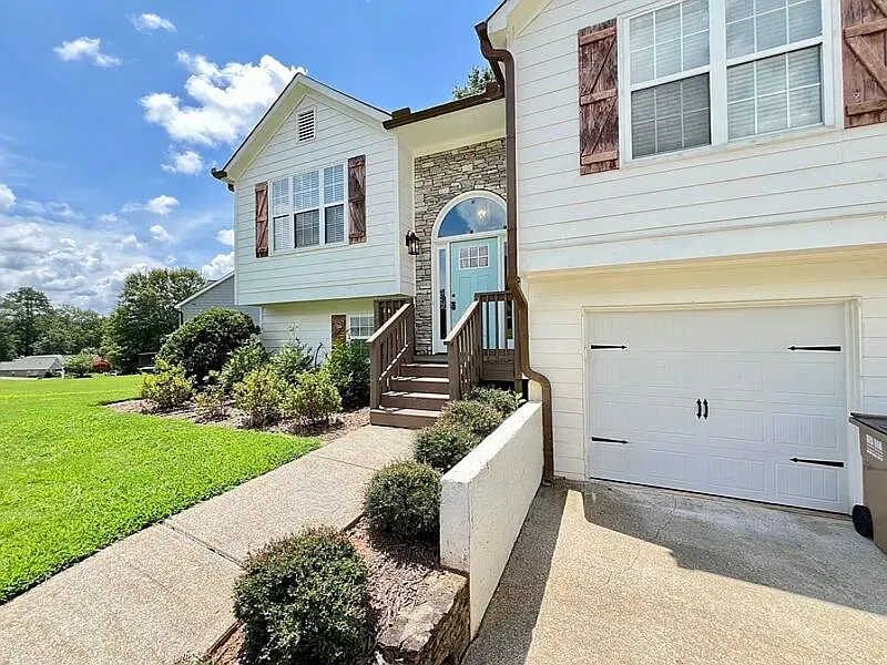 3 bed, 1846 sqft, $1,850 — Photo 2