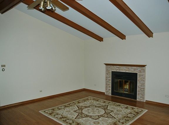3rd image of 22W519 Tamarack Dr