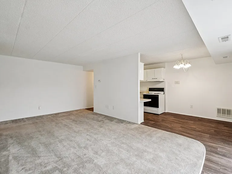 Riverside Village Apartments — Photo 99