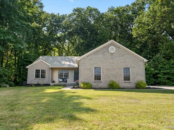 7780 Hidden Circle Dr, Byron, MI 48418