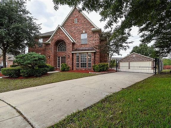 2nd image of 741 Saint Andrews Ln