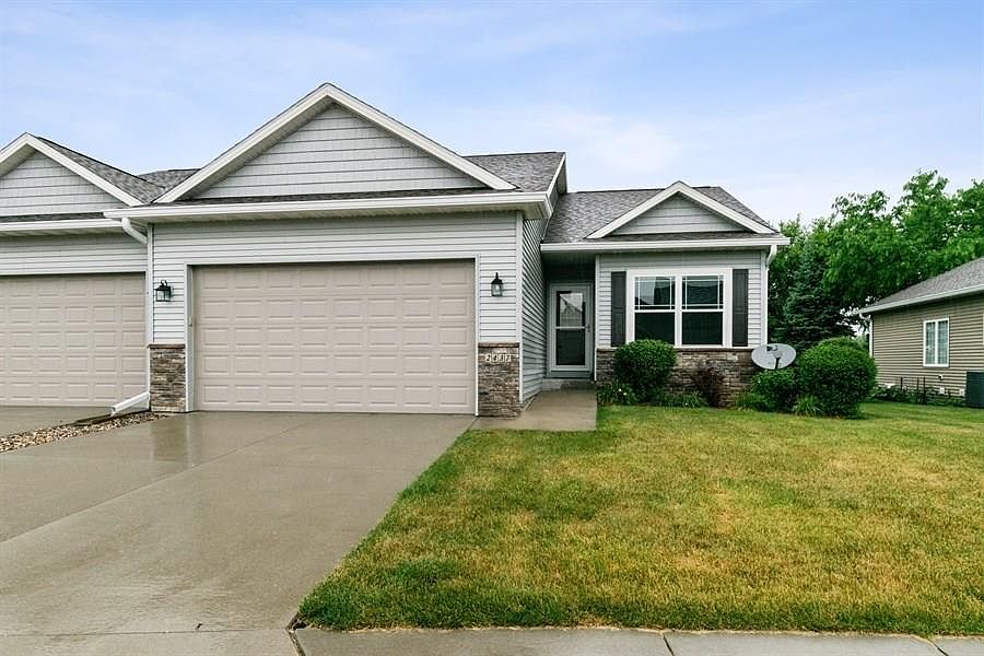 1st image of 2437 Lakeside Dr