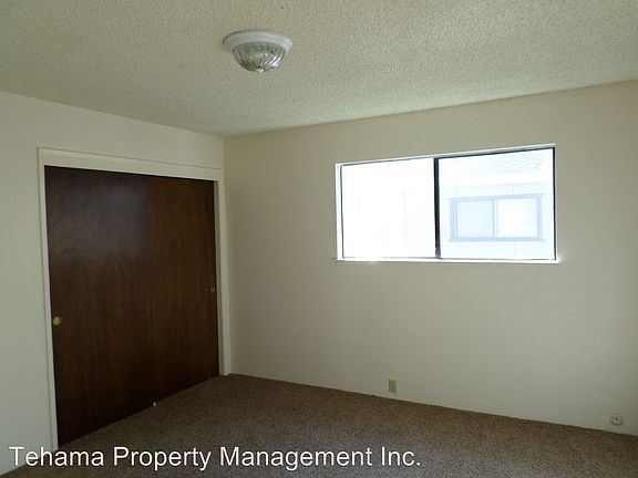 5th image of 915 Lakeside Dr APT 6
