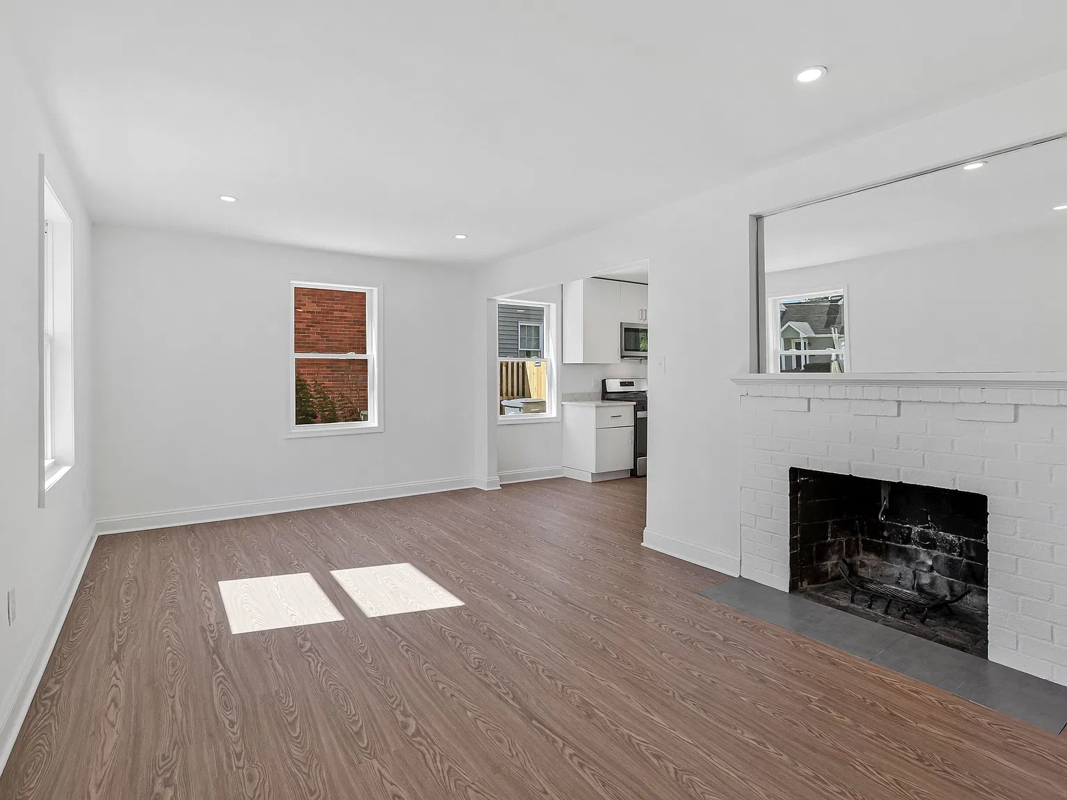 4 bed, 1296 sqft, $4,295 — Photo 3