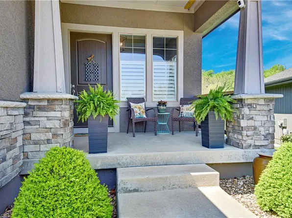 11478 S Longview Rd, Olathe, KS 66061