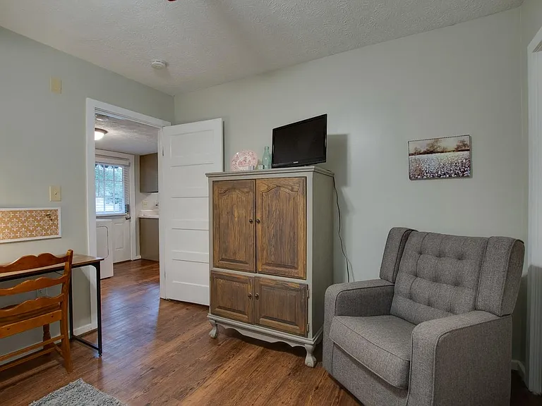 1500 McKinley Ave NE #B — Photo 8