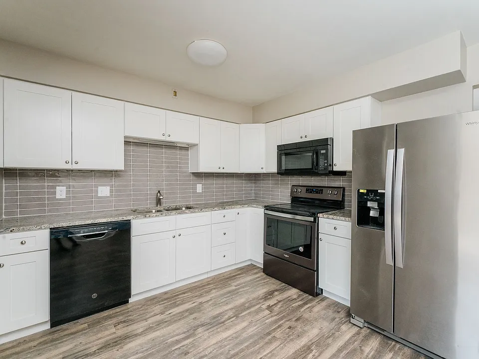 4002-4032 E Shaffer Ave