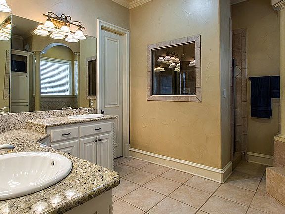 5th image of 4011 Tracy Ln