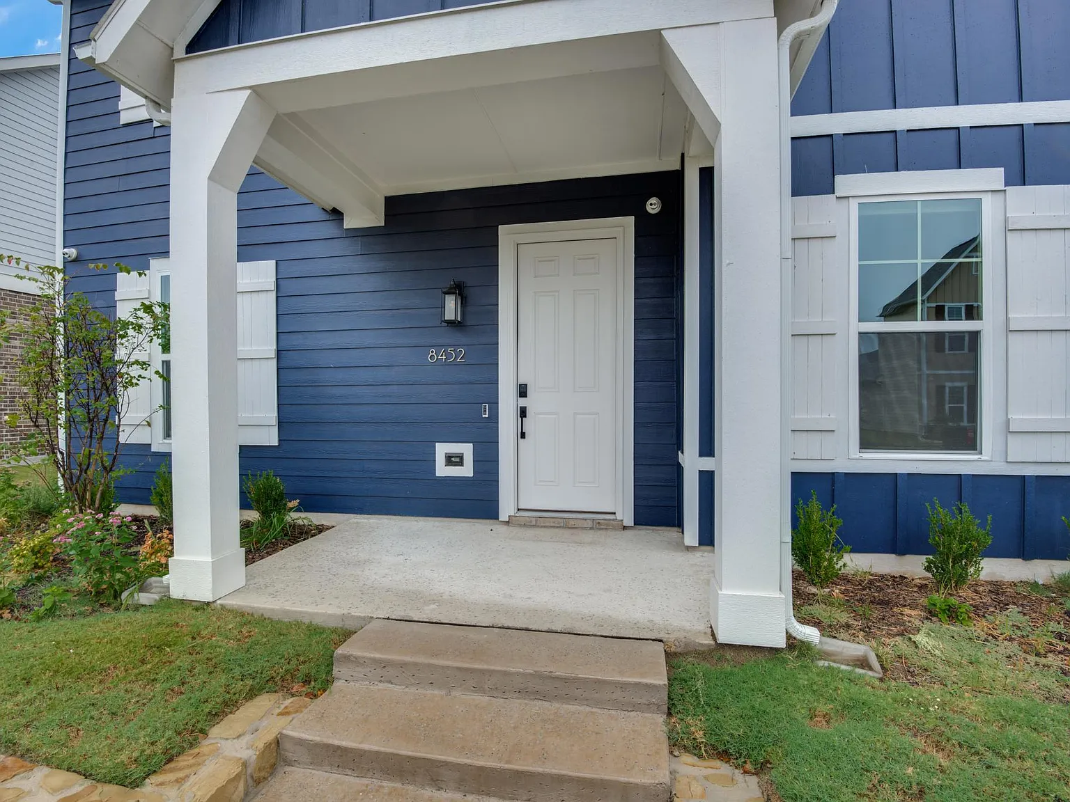 3 bed, 2584 sqft, $4,000 — Photo 2