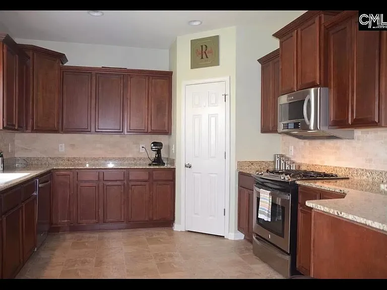 272 Ashmore Ln — Photo 4