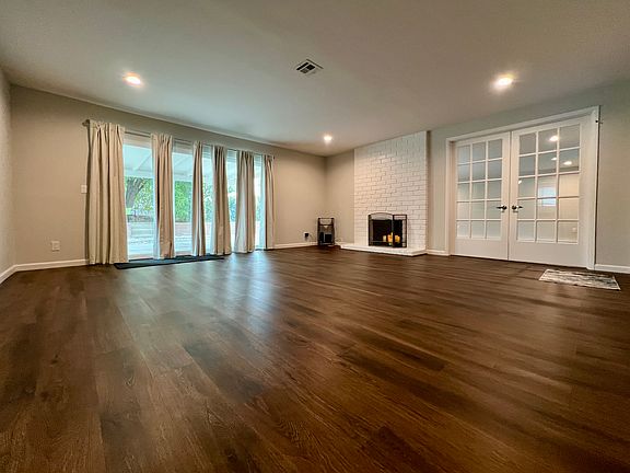 4th image of 7503 Ponce Ave