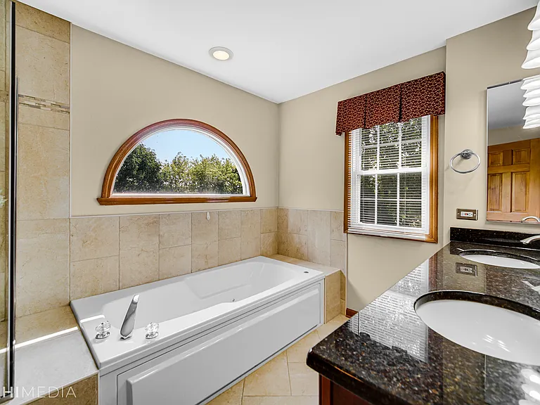 1341 E Thacker St — Photo 24