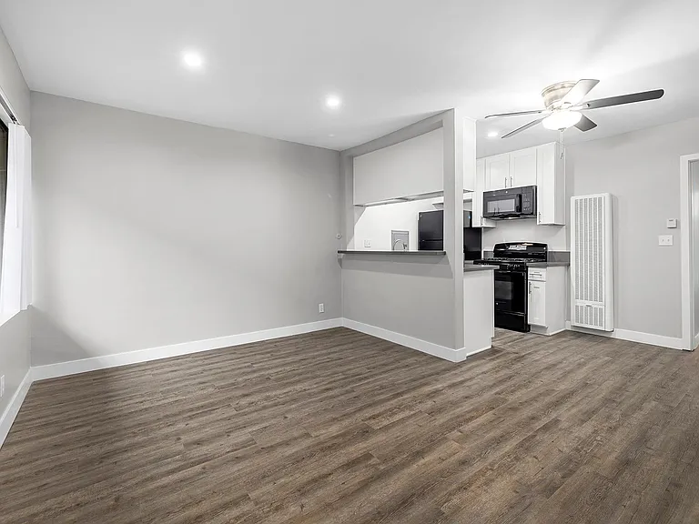Riverside Villa Apartments — Photo 18