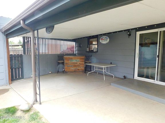 2nd image of 4210 Douglas Dr