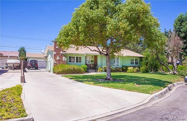 1st image of 411 Lupin Ln