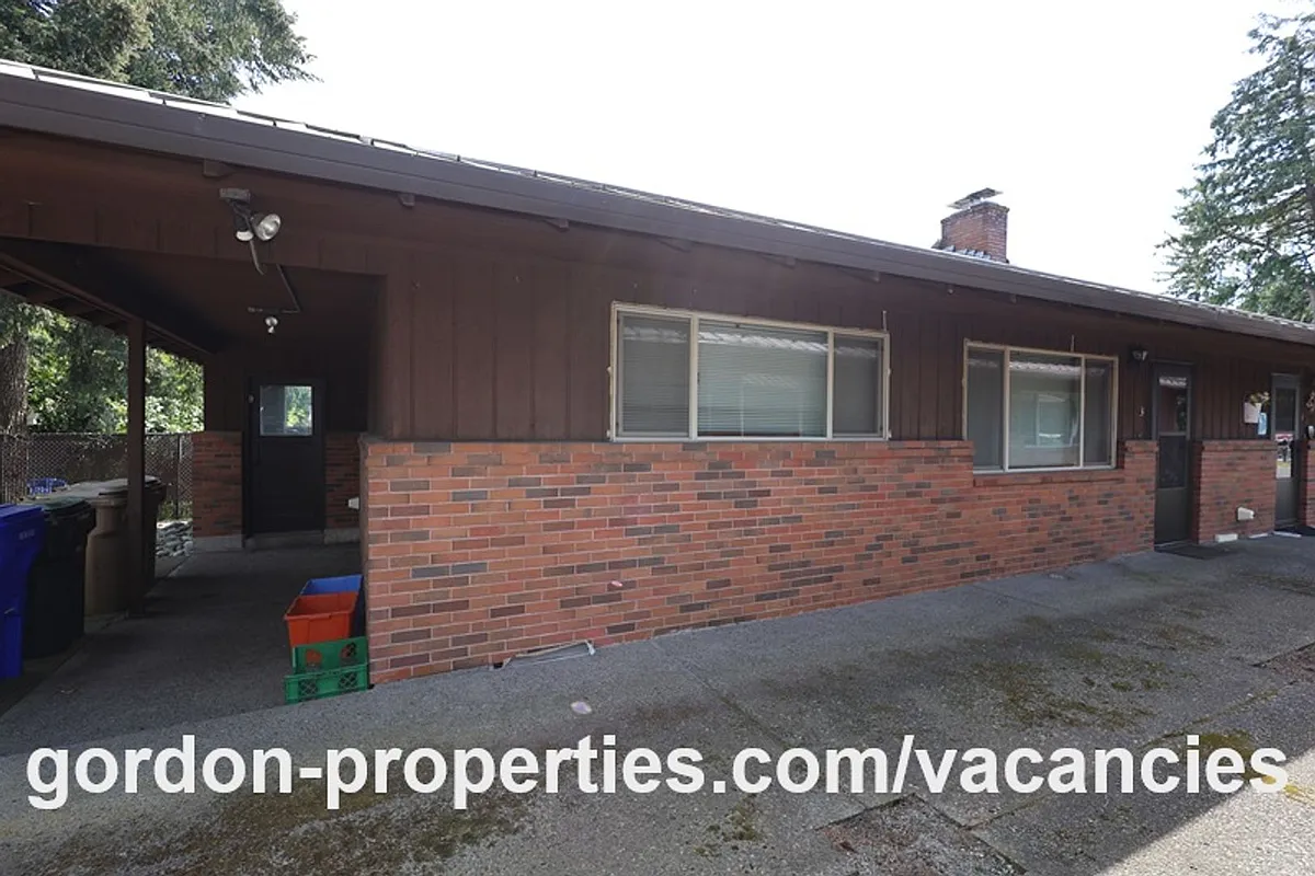 Building Photo - 14832 SE Cedar Ave #3
