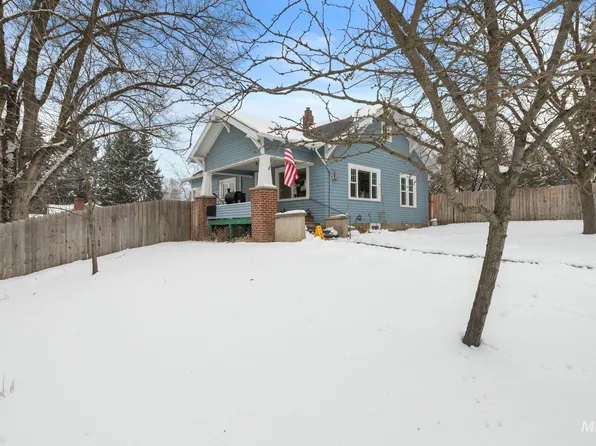 606 W Chestnut St, Genesee, ID 83832