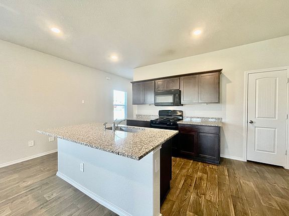 5th image of 131 Snapdragon Ln