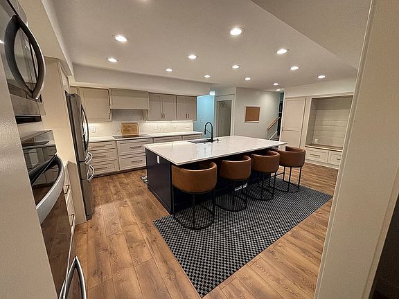 4th image of 668 Kensington St