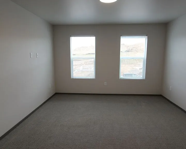 1035-1037 Greenfield Dr — Photo 18