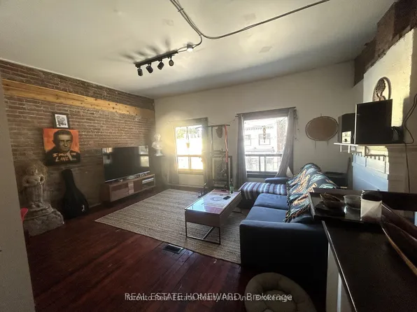 1297 Gerrard St E #A, Toronto, ON M4L 1Y8