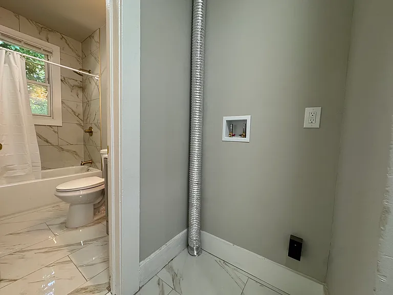 346 Goffe St #R2 — Photo 10