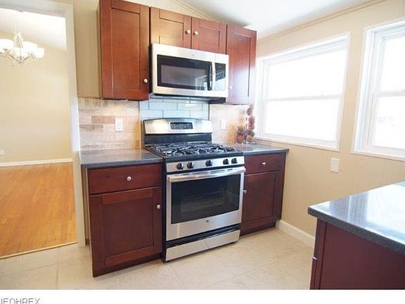 4th image of 238 Caladonia Ave