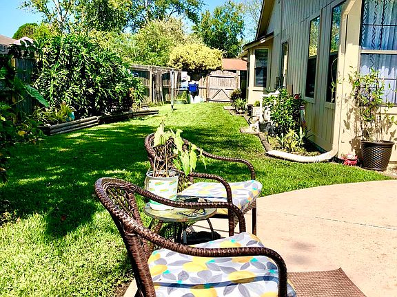 4th image of 2211 Albury Ct