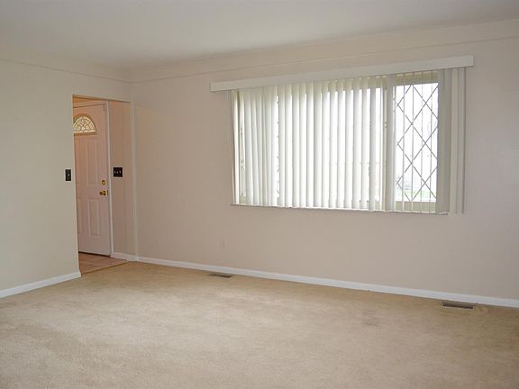 3rd image of 586 Bessinger Dr
