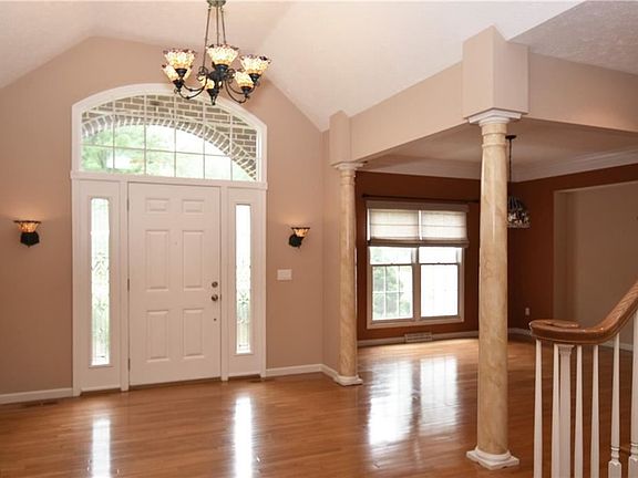2nd image of 465 Moorewood Ave