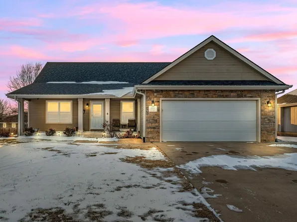 4331 SW Misty Harbor Dr, Topeka, KS 66610