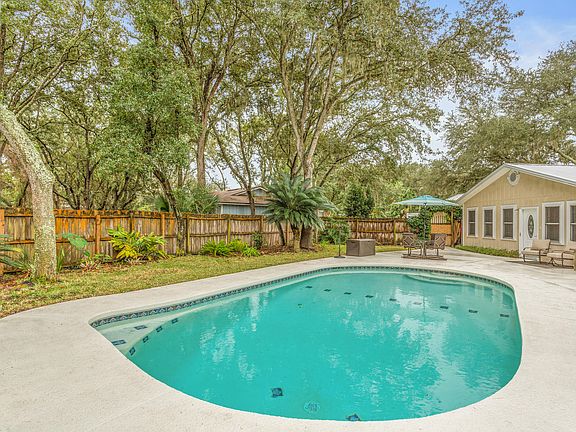 5th image of 1708 Hamlet Ln N